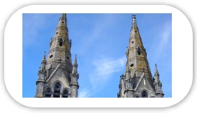 Eglise avec ciel bleu